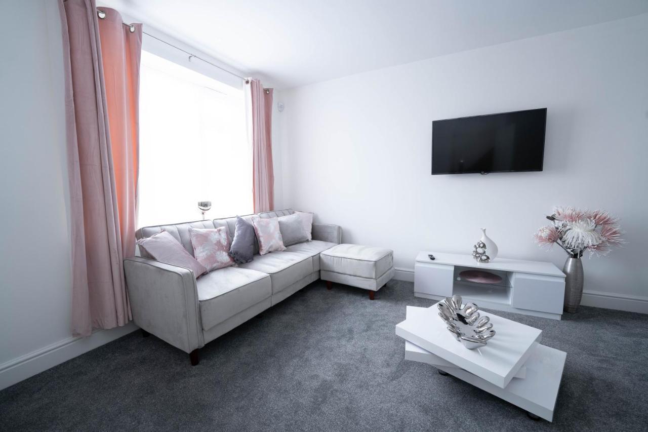 Entire Modern Home With Private Parking For 6/8 Persons Worksop Dış mekan fotoğraf